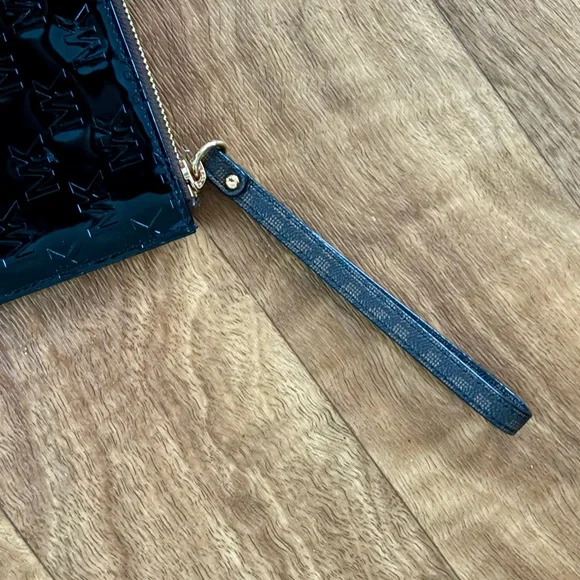 ❌Michael Kors Jet Set Zip Clutch Wristlet Glossy Black - Picture 5 of 10